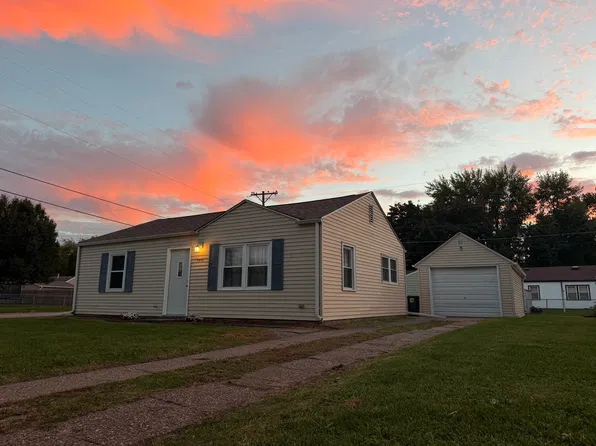 7012 Cedar St, Davenport, IA 52806