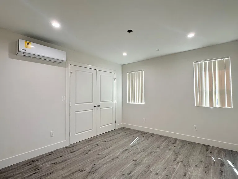 11512 Oxford Ave — Photo 62