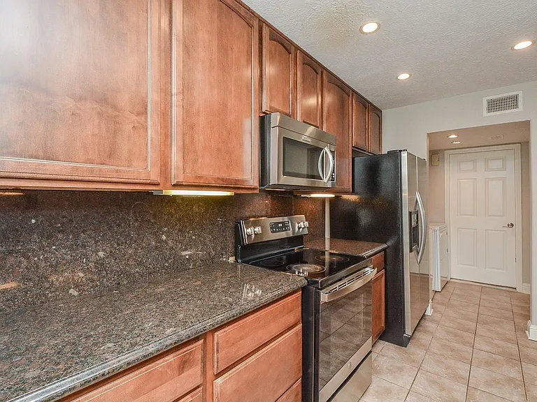 13859 Hollowgreen Dr — Photo 14