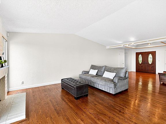 4th image of 18596 W Cavendish Dr