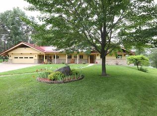 150 Shadow Lake Dr, Waupaca, WI 54981
