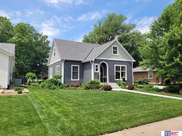 1101 N 5th St, Seward, NE 68434