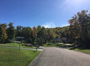 2925 Parkview Dr, Marquette, MI 49855