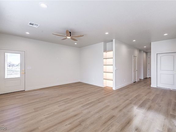 4th image of 581 Belville Rd
