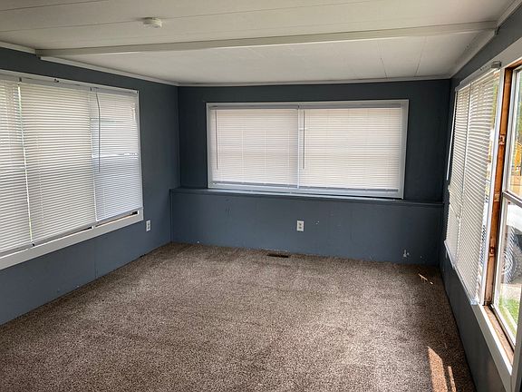 3rd image of 832 Cari Dr