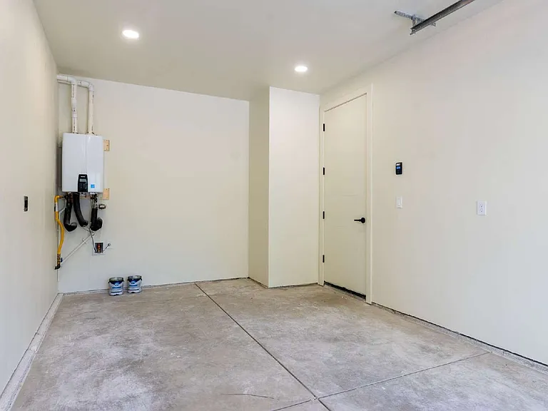 822 W 22nd Ave — Photo 49