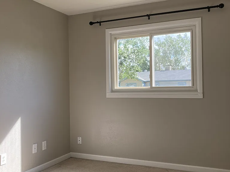 1143 Worchester St — Photo 9
