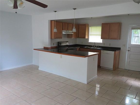 3rd image of 519 River Oaks Dr