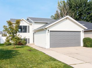 807 49th St S, Fargo, ND 58103