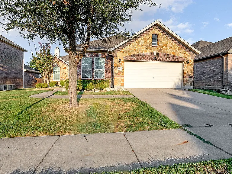 1432 Palestine Dr — Photo 1
