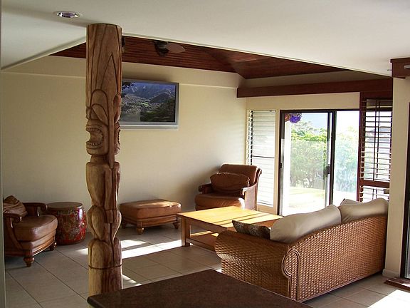 Plasma TV Balinese touches