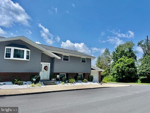 3rd image of 260 N Broad Mountain Ave