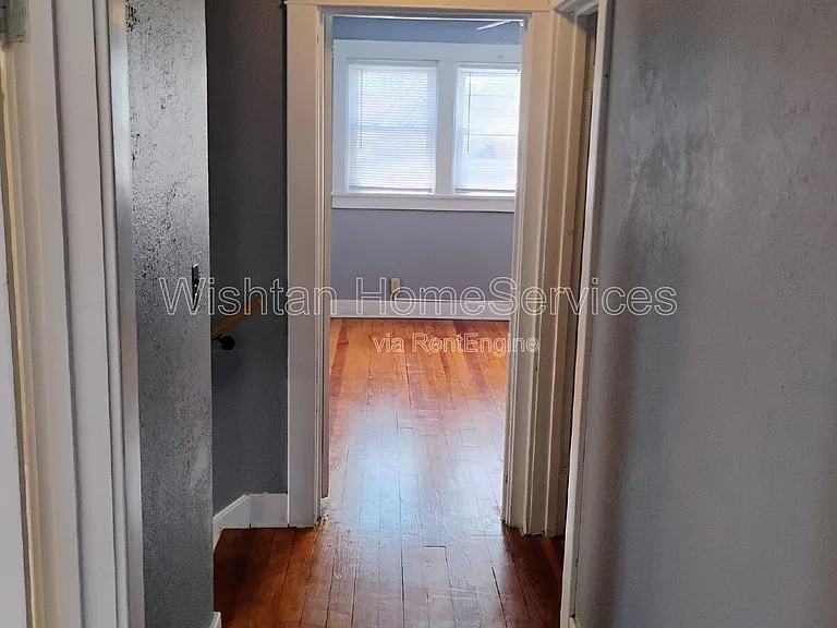 159 W Locust St — Photo 2