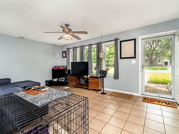 5th image of 2637 Lakewood Dr