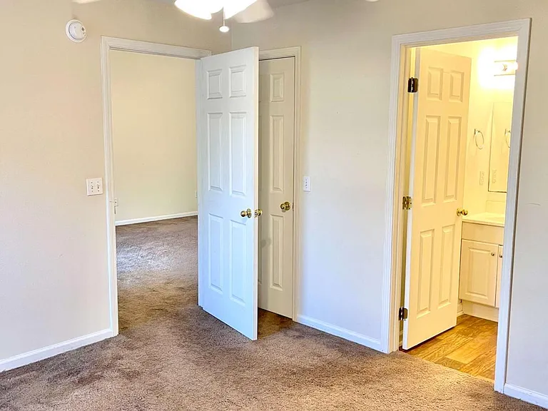 409 Lawnwood Ct — Photo 12