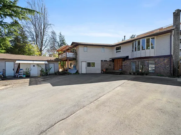 21796 Howison Ave, Maple Ridge, BC V2X 2W6