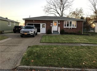 103 Sprucewood Dr, Cheektowaga, NY 14227