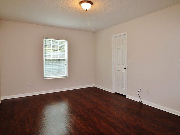 3rd image of 585 E 61st St