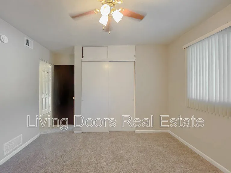 4711 Gladstone St — Photo 8