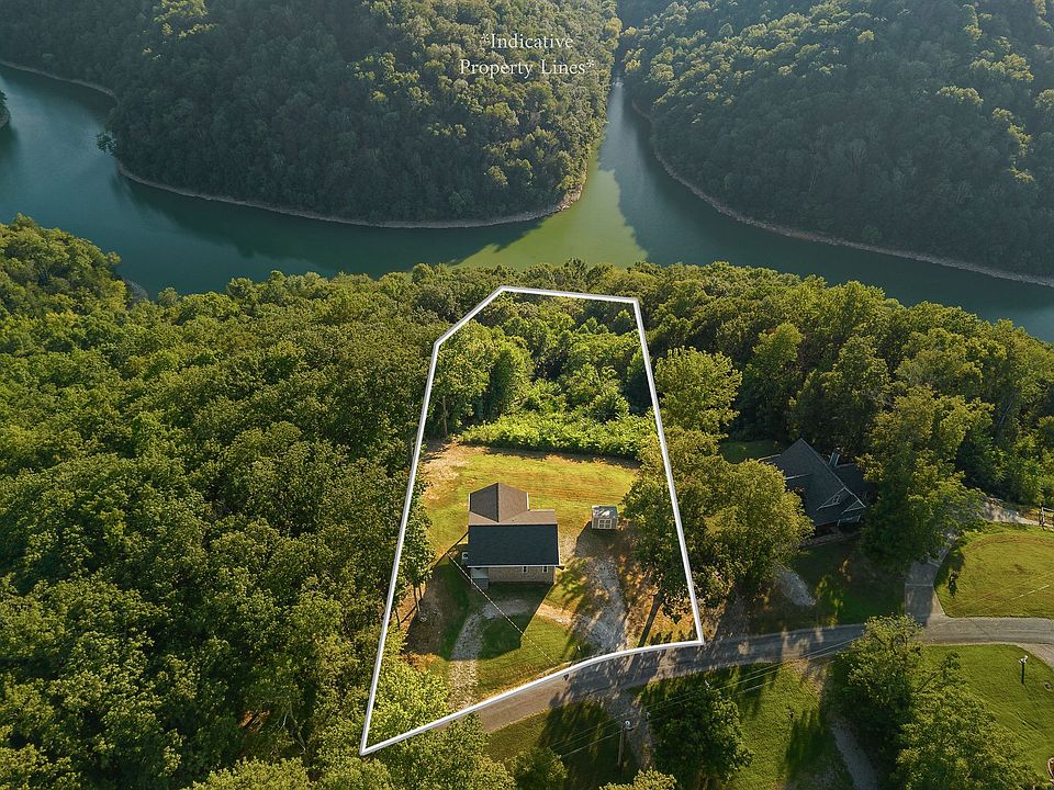1st image of 385 Oak Dr