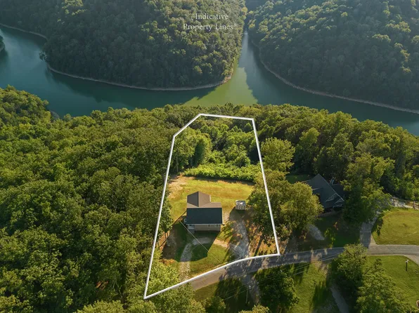 385 Oak Dr, Smithville, TN 37166