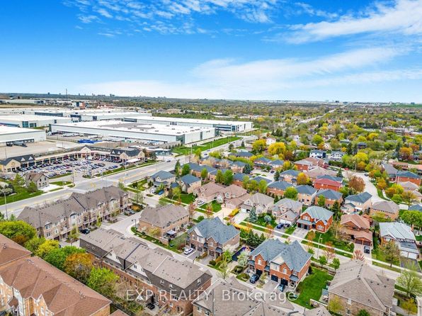 5980 Turney Dr #24, Mississauga, ON L5M 0S5