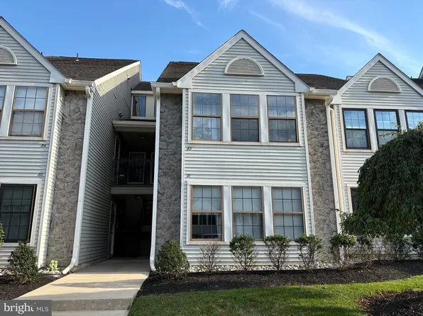 83 Bridgewater Dr, Marlton, NJ 08053