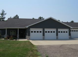 8592 Woods Dr, Jamestown, ND 58401