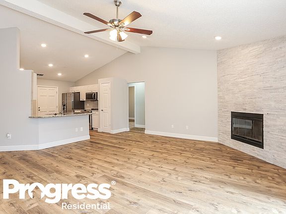 5th image of 8023 Mactavish Way E