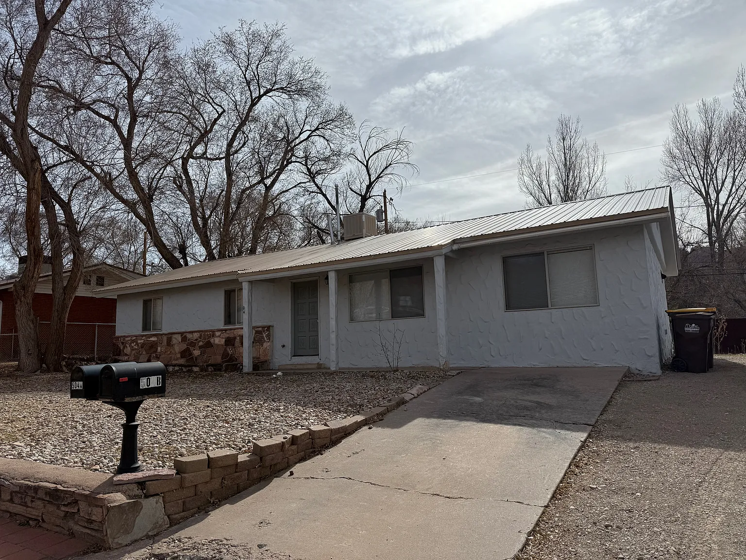 3 bed, 1100 sqft, $2,200 — Photo 1