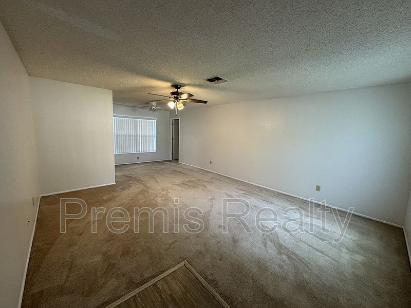 1st image of 2772 Lomond Dr