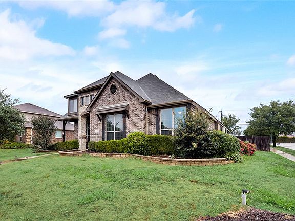 3rd image of 613 Goldenrod Ct