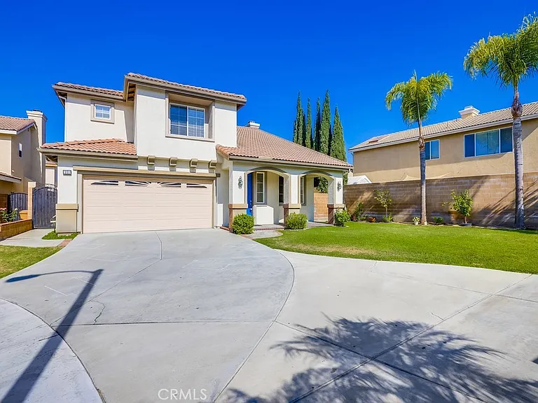 321 Riley Ct — Photo 3