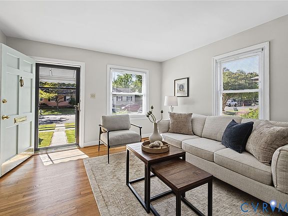 4th image of 4800 Augusta Ave