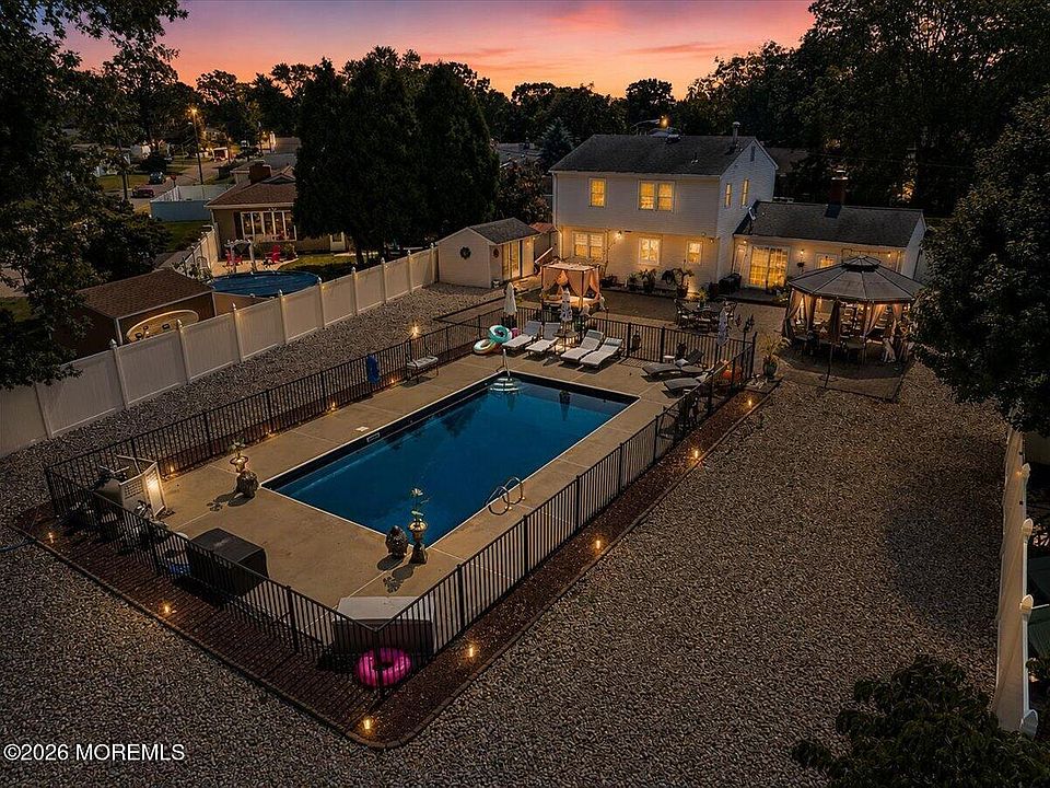 1st image of 60 Glenmere Drive