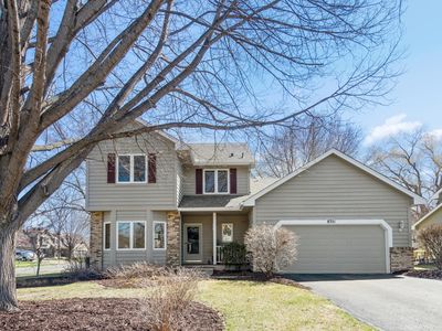 8351 W Lake Dr, Chanhassen, MN, 55317