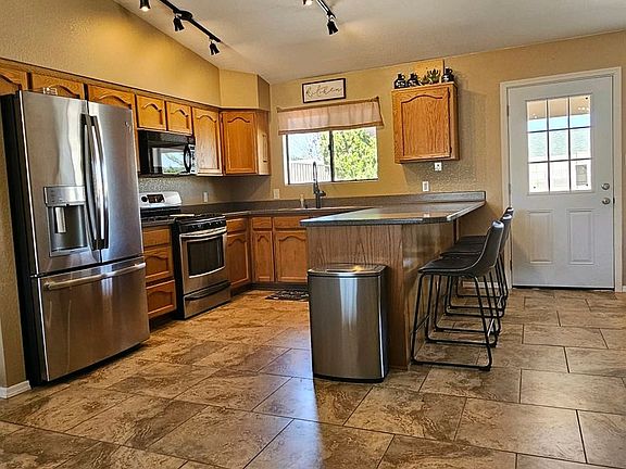 3rd image of 2872 Canyon View Dr