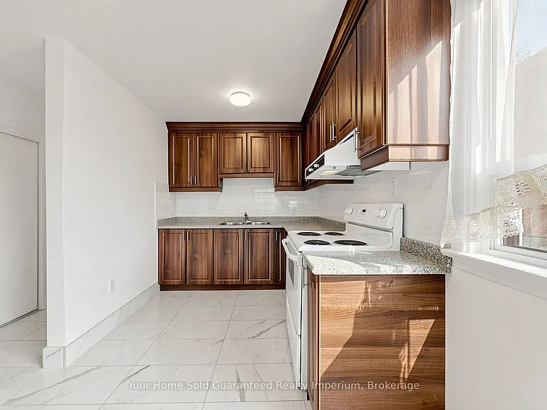 129 Melrose St — Photo 11
