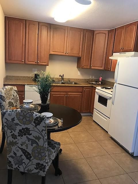 1st image of 912 Dainty Ave #2