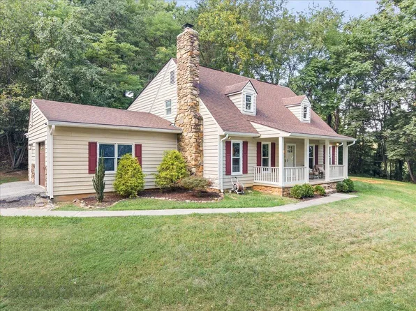 4735 Cherokee Hills Dr, Salem, VA 24153