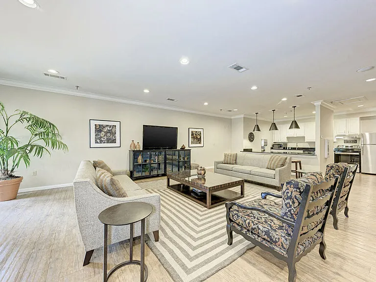 Chandler Creek Apartments — Photo 10