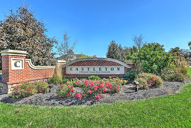 the-villas-at-castleton-sign