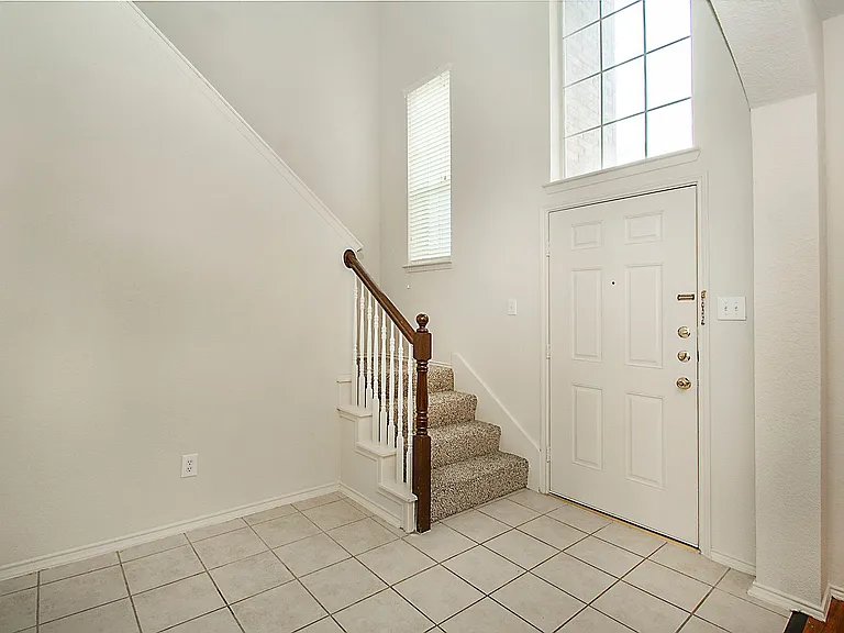 5809 Deer Run Dr — Photo 4
