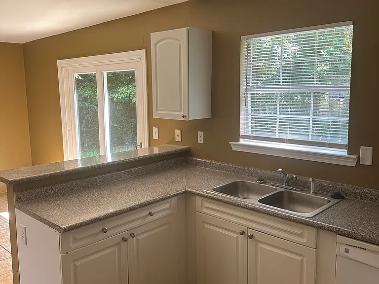 1602 Woodward Ave — Photo 6