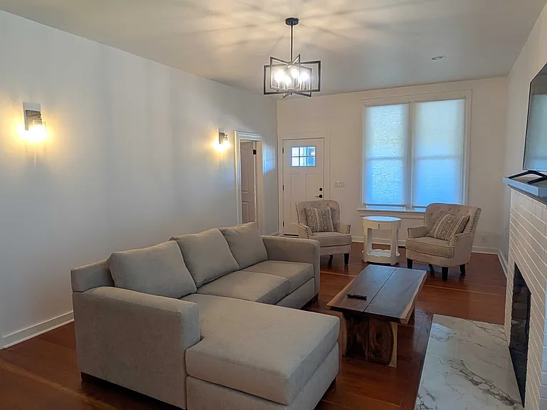 405 N Cloverdale Blvd — Photo 7