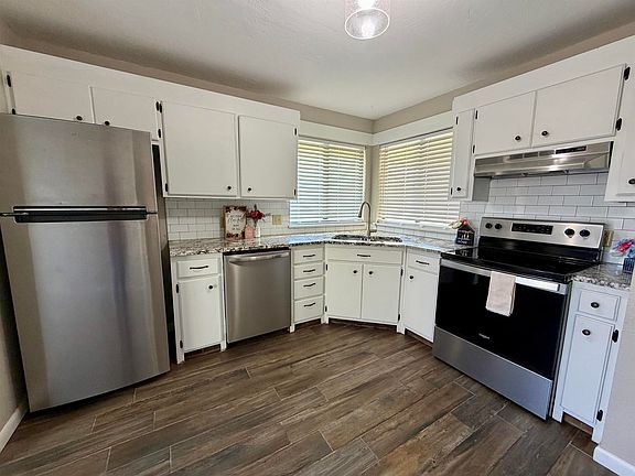 3rd image of 1102 Walnut St