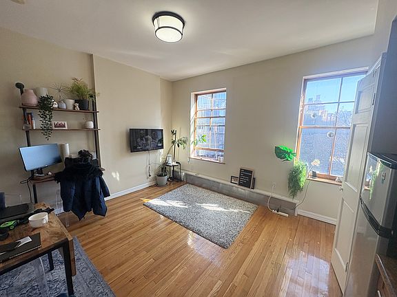 5th image of 301 W 13th St APT 4A