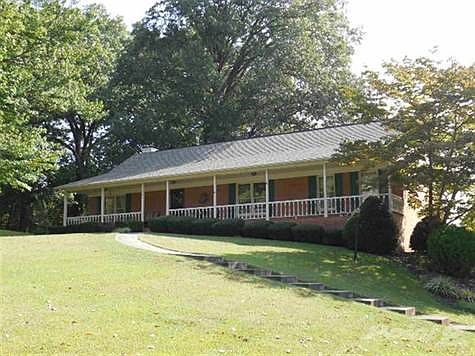 2nd image of 1665 Canterbury Dr