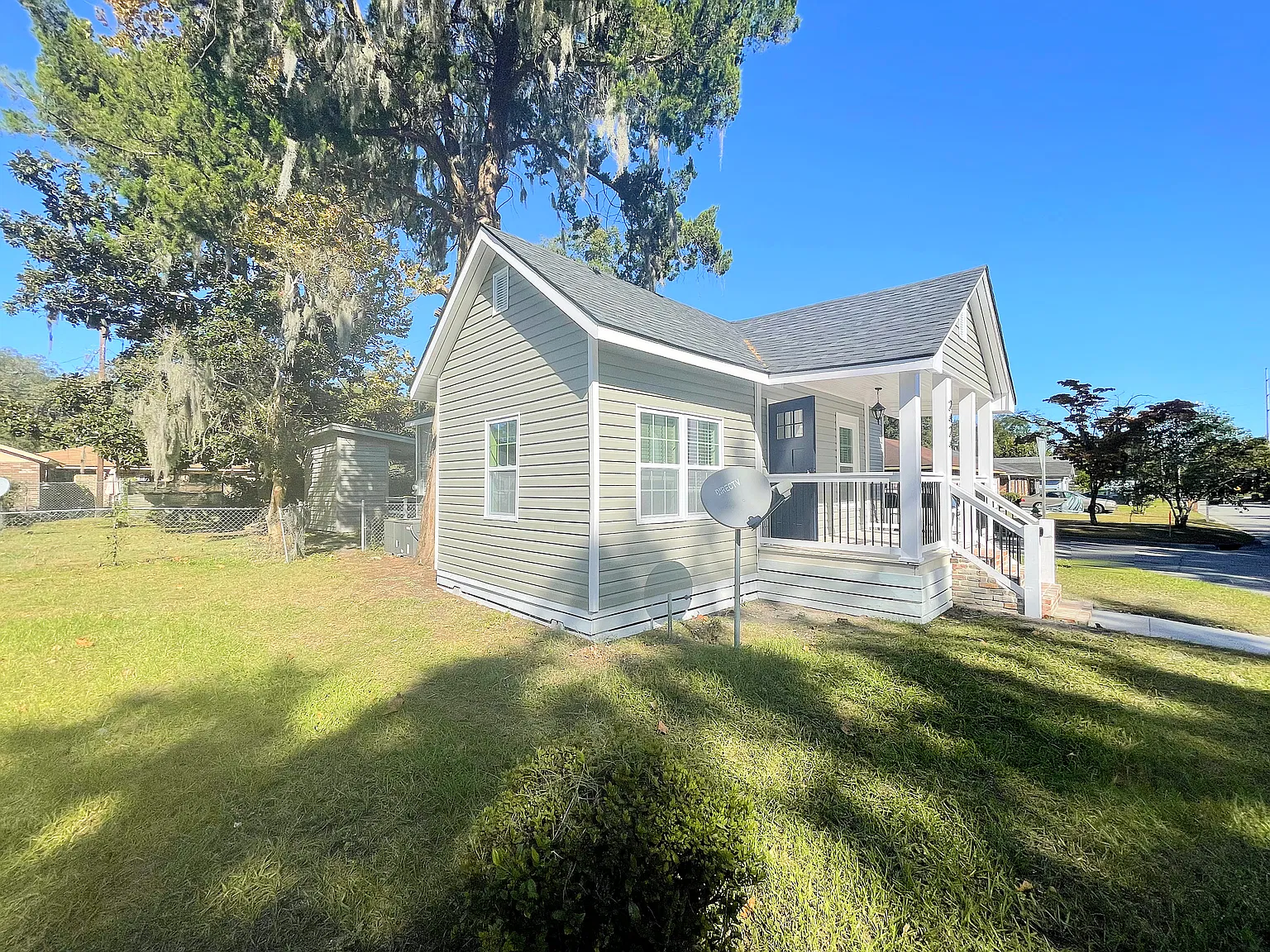 2 bed, 900 sqft, $1,900 — Photo 2