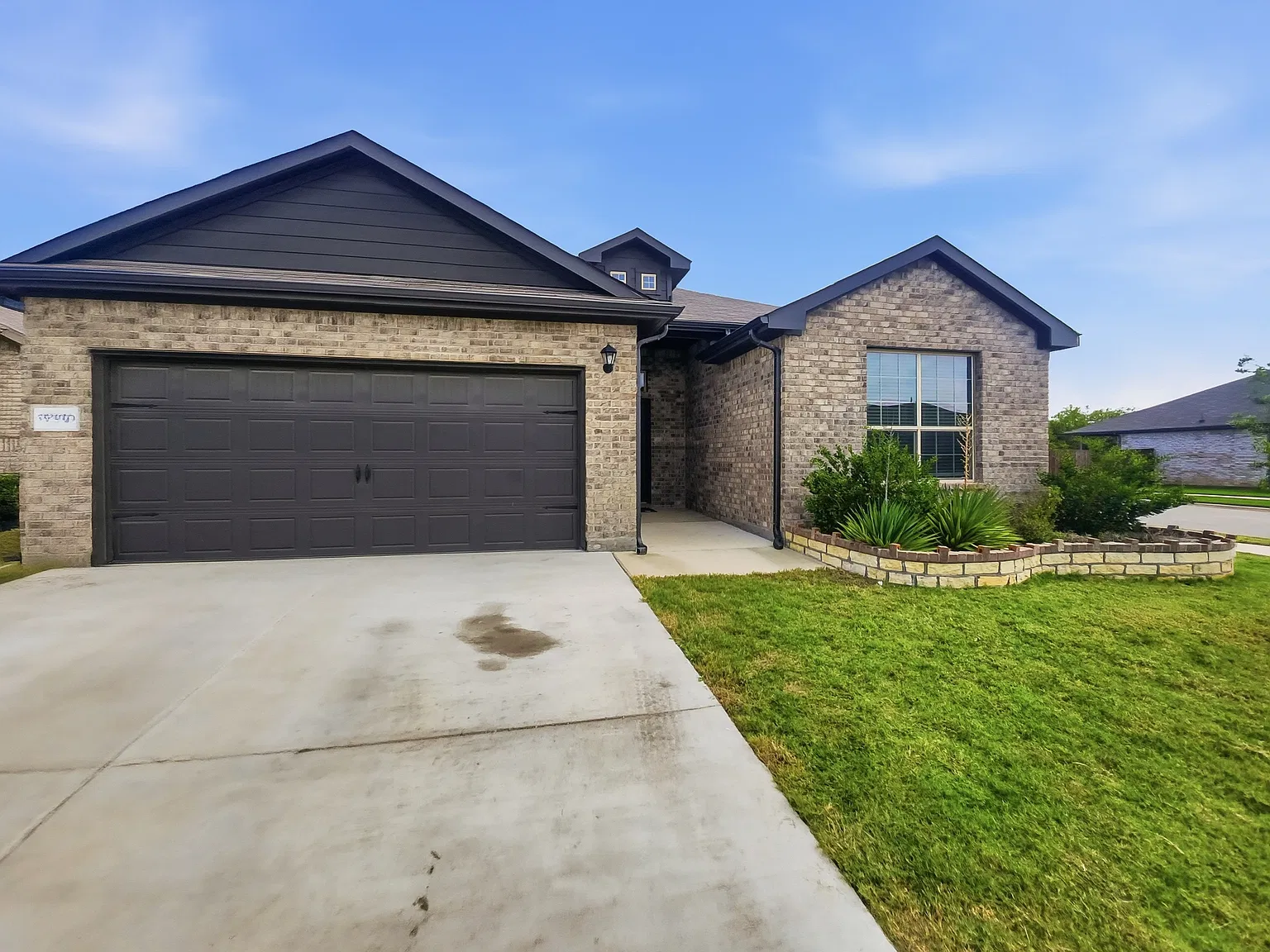 4 bed, 1873 sqft, $2,400 — Photo 1
